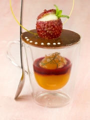 Pêche pochée, Coulis de Framboises, Sorbet Litchi