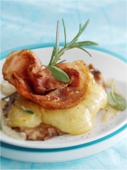 Piccatas de veau à l'emmental, pancetta et sauce
Photo : © SIGF