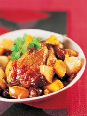 Pigeonneaux caramélisés aux Pink Lady®, raisins blancs et marrons
Photo : © Pink Lady® / Yves Bagros