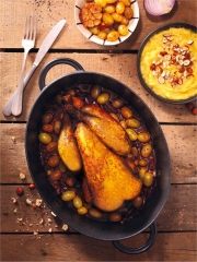 Pintade Fermière Label Rouge rôtie au raisin blanc et au vin muté
Photo : © J. Lalabaltry / A. Rey