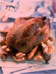 Pintade truffée de beurre cru aux cèpes et persil en cocotte
Photo : © Yves Bagros / SOPEXA