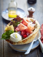 Pizza Bowl de Salade Italienne au Jambon de Parme
Photo : © Bernard Radvaner / Rovagnati