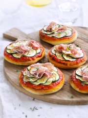 Pizza chèvre, courgette et coppa
Photo : © Amélie Roche / Editions Hachette