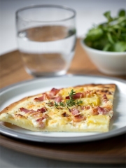 Pizza à la crème fraîche et aux lardons
Photo : © A. Beauvais - F. Hamel / Cercles Culinaires de France