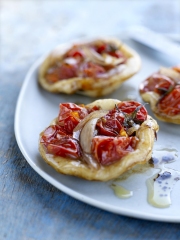 Minis pizzas aux tomates cerise et échalotes confites
Photo : © JC. Amiel / N. Arnoult / Tomates et Concombres de France