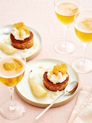 Poire pochée au cidre Poiré et son moelleux à la crème de marrons
Photo : © Cidres de France / Aimery Chemin