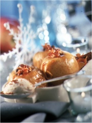 Pomme de Noël dans le four, aux épices et aux raisins secs, glace au pain d'épices
Photo : © Y. Bagros / Photothèque Sopexa