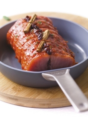 Rôti de Porc farci aux abricots secs, airelles et à l'ail rôti et sa sauce au Porto
Photo : © GreenPan