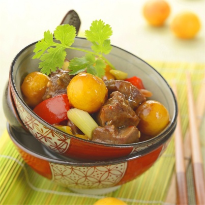 Porc sauté sauce aigre-douce aux Mirabelles de Lorraine
Photo : © Alain Caste / Stylisme : Faïza Mebazaa