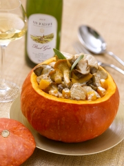 Potiron farci au veau et aux champignons, sauce crémeuse au Pinot Gris d'Alsace