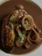 Suprêmes de poulet à l'Aachener Pflümli