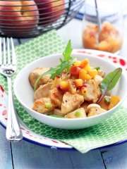 Blanc de poulet rôti et chutney de pêches jaunes d'ici