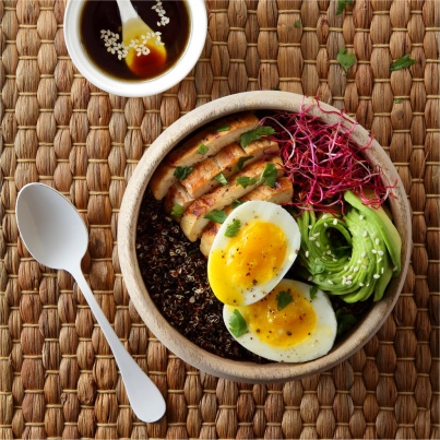 Power Bowl au Poulet Mariné et aux Oeufs Label Rouge
Photo : © Alexandre Réty &ndash; Stylisme : Juliette Lalbaltry