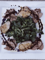 Pieds de porc farcis au ris d'agneau avec des picholines
Photo : © Confédération Nationale de la Triperie Française (CNTF)