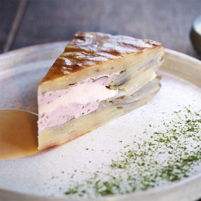 Pressé de Pomme de Terre aux Champignons et Volaille, Sauce Vin Jaune
Photo : © CNIPT / Bernard Radvaner