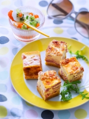 Quiche en cubes et sa verrine de gelée de poivrons rouges, concombre kiwi et mascarpone
Photo : © Infocharcuteries