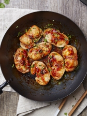 Râbles de lapin, miel et sauce soja, sautés au wok
Photo : © CLIPP