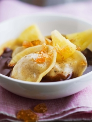 Ravioles Ananas, Coco, Citron Vert et coulis de chocolat
Photo : © Herta