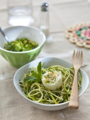 Rémoulade de Courgettes à la Menthe, &OElig;ufs Mollets et Gremolata
Photo : © UE/MAAF/FAM/Interfel/T. Antablian