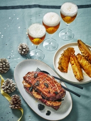 Rôti de Magret de Canard Farci au Foie Gras et à la Truffe, Ananas Rôti
Photo : © Amélie Roche / Brasseurs de France