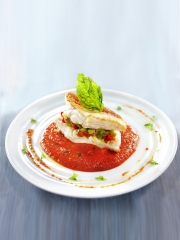 Recette Rouget grondin sur brunoise de légumes et coulis poivron basilic
