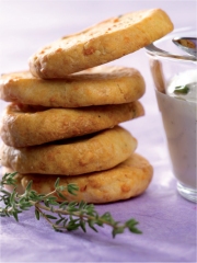 Sablés à l'emmental et fleurs de thym
Photo : © Collective de l'Emmental français / Cercles Culinaires de France / Laurent Grivet