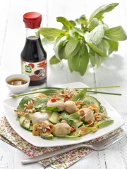 Salade calamars grillés, sauce soja et basilic
Photo : © Suzi Wan