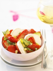 Salade de fraises au chèvre frais
Photo : © CIVA