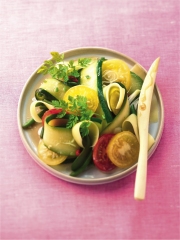 Salade de haricots, piment, courgettes et Beaufort
Photo : © Valéry Guédes
Editions Hachette Pratique