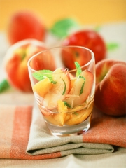 Salade de pêches nectarines à la menthe et au gingembre
Photo : © Yves Bagros / Photothèque Sopexa