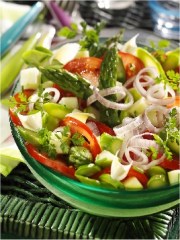 Salade printanière aux alliances d'échalote
Photo : © François Bertram - Canetti Conseil
Stylisme : Claire Blancherie