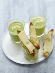 Soupe d'avocat glacée et crostinis d'emmental Grand Cru