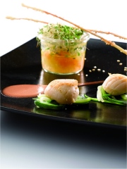 Recette Saint-Jacques poêlées, agrumes en salade et mayonnaise cassis