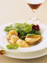 Saint Jacques rôties, mousseline et galettes de panais, réduction de Bière de Noël, salade de roquette
Photo : © Brasseurs de France