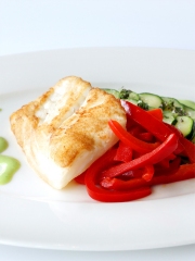 Recette Suprême de Turbot sauvage au beurre vert à l'anis, courgettes fondantes et tombée de poivrons