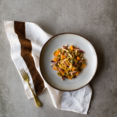 Tagliatelles aux 4 Céréales et Graines de Pavot au Potiron, au Speck, à la Sauge et aux Baies de Genièvre
Photo : © Giovanni Rana