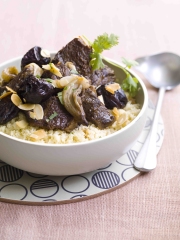Tajine de joue de bœuf aux pruneaux et amandes