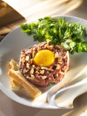 Tartare de canard aux brugnons et pignons de pin
Photo : © Frédéric Arnaud