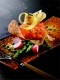 Tartare de saumon en Mille-feuilles de cr�pes, petits l�gumes croquants, Beaufort et s�same