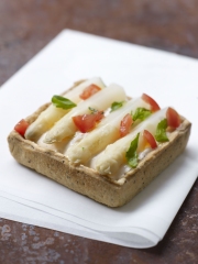 Tarte aux Asperges des Landes des Sables IGP et sa mousse tomate-basilic
Photo : © Jean-Claude Amiel