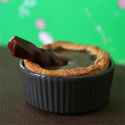 Tarte aux Carambars®
Photo : © Emmanuel Auger / Stylisme : Sonia Ezgulian