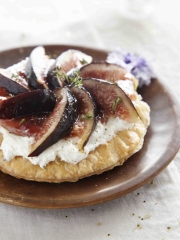 Tarte fine au chèvre et aux figues fraîches à la Confiture de Figues Violettes
Photo : © Bonne Maman / F. Mantovani