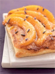 Tarte fine feuilletée au Melon du Quercy et au miel de lavande
Photo : © P.L Viel / Stylisme : Valéry Drouet