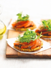 Tarte fine de pommes de terre, tapenade de tomate et roquette
Photo : © Les pommes de terre, tellement de caractères !