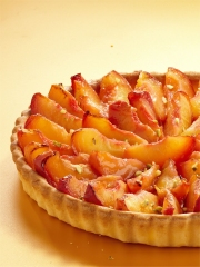 Tarte aux nectarines et pistaches concassées
Photo : © Herta
