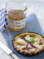 Recette Tarte au Pélardon, oignons rouges et Gelée de Pommes Bonne Maman®