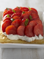 Recette Tarte feuilletée à la ricotta, basilic et fraises marinées