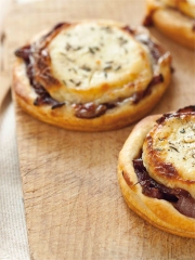 Tartelettes au chèvre et oignons confits
Photo : © Herta
