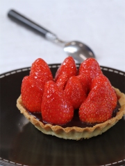 Tartelettes Chocolat aux fraises Gariguette
Photo : © Louise Denisot / La Maison du Bonheur