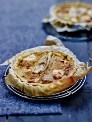 Tartelettes à la fondue d'endives, poireaux et fromage de chèvre
Photo : ©  JC Amiel / Stylisme O. Souksisavanh